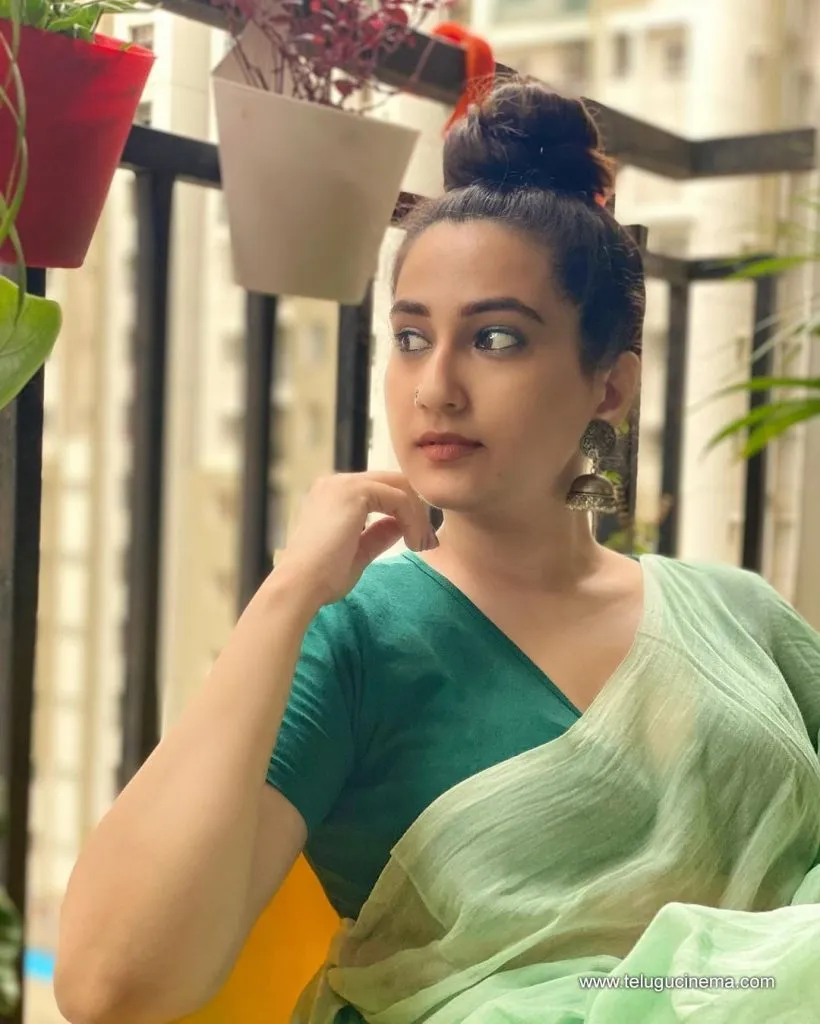 Manjusha Stills 07082100005