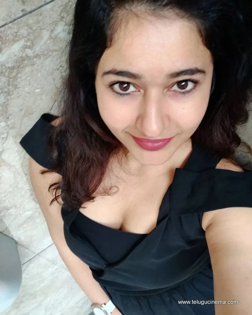 Poonam Stills 12082100001