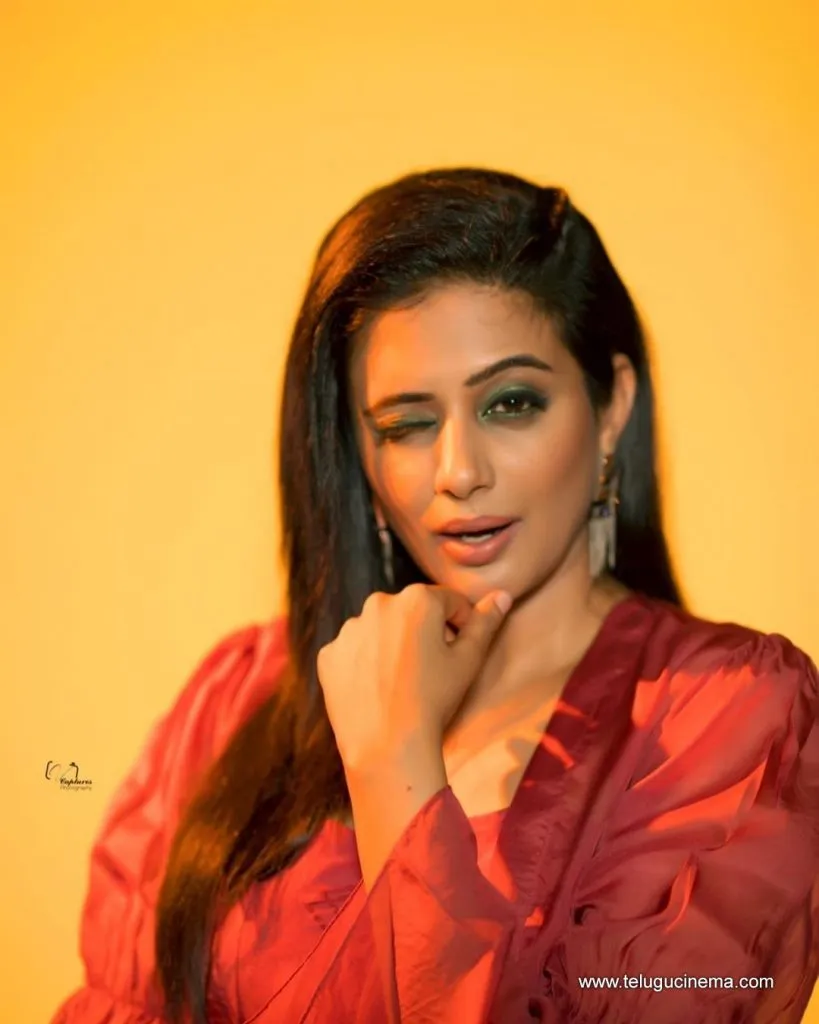 Priyamani Stills 18082100003
