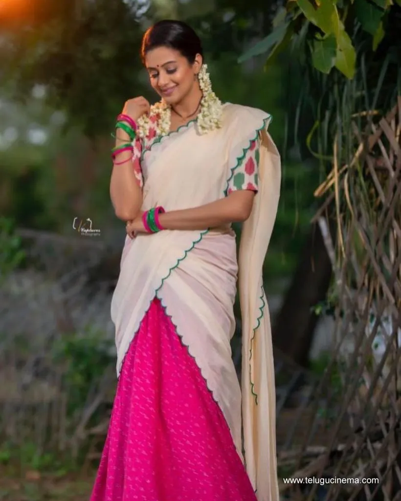 Priyamani Stills 25082100001