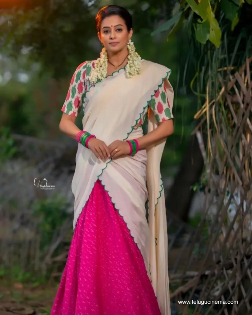 Priyamani Stills 25082100002