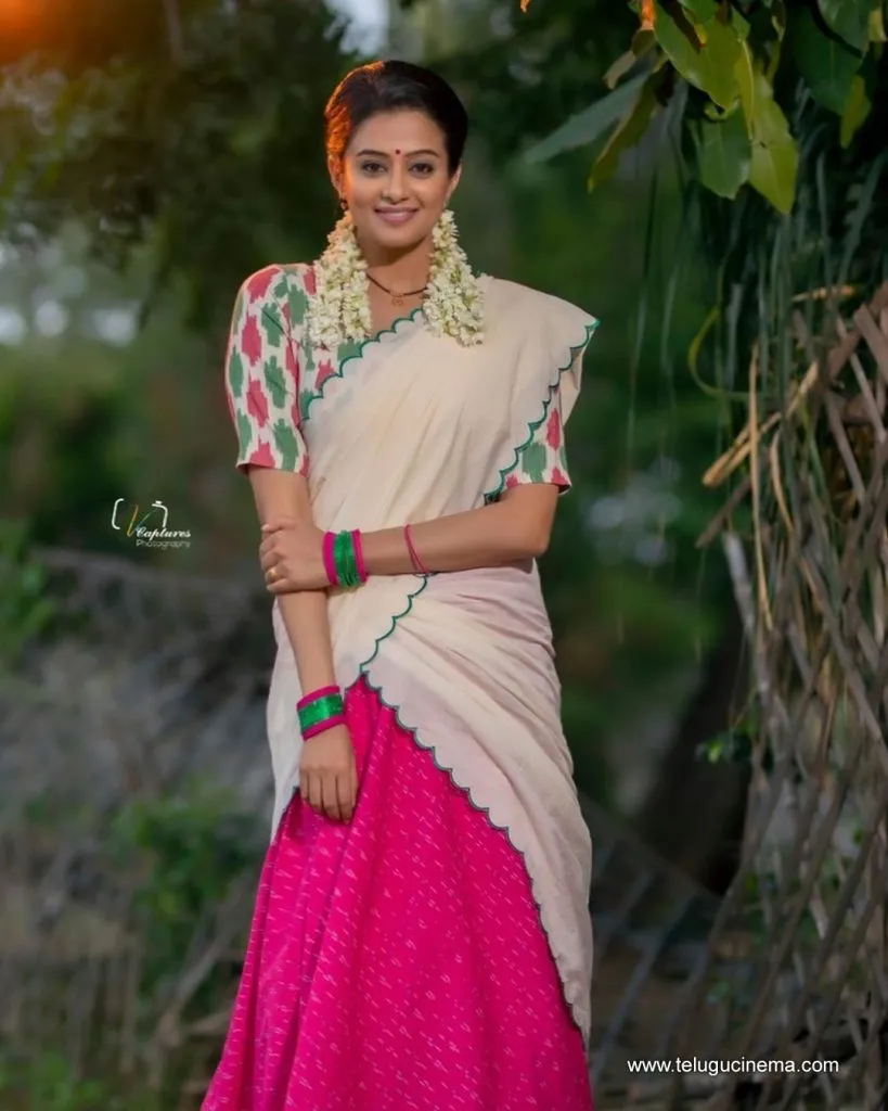 Priyamani Stills 25082100006