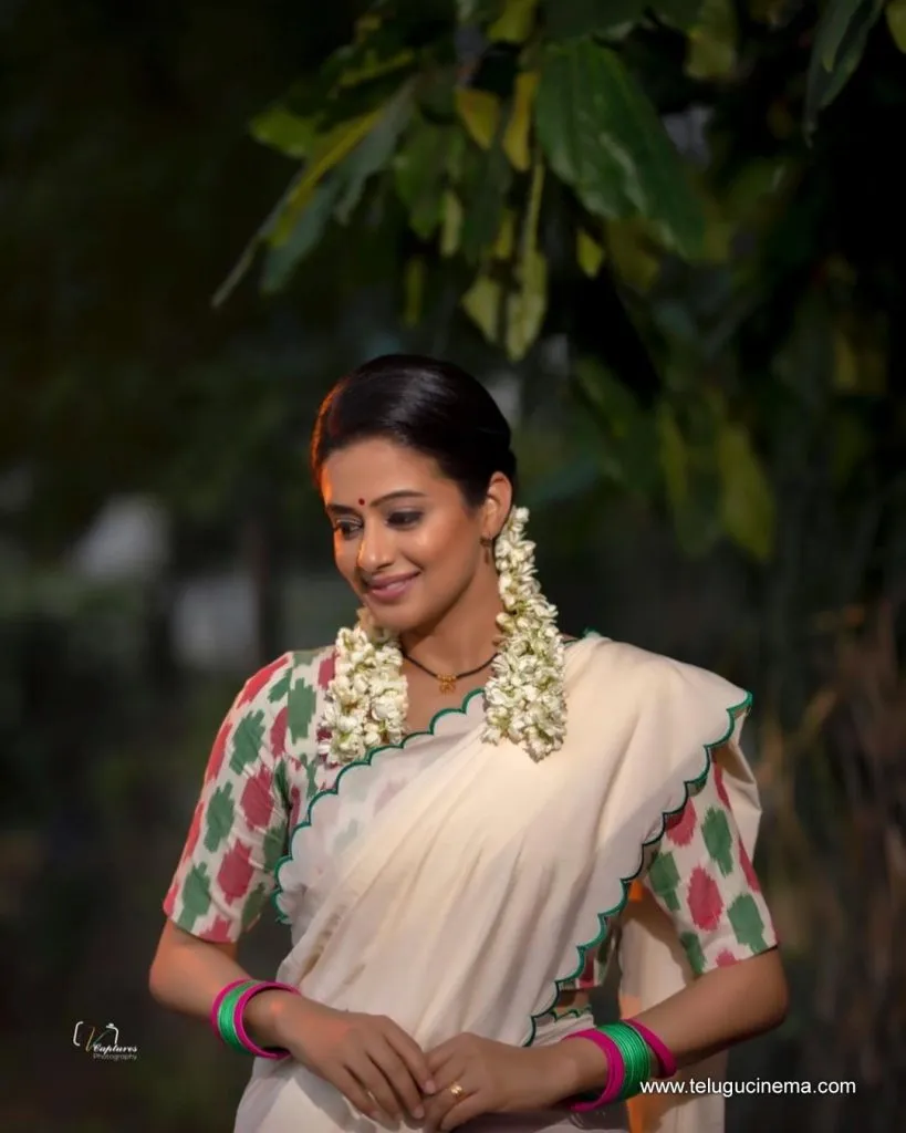 Priyamani Stills 25082100007