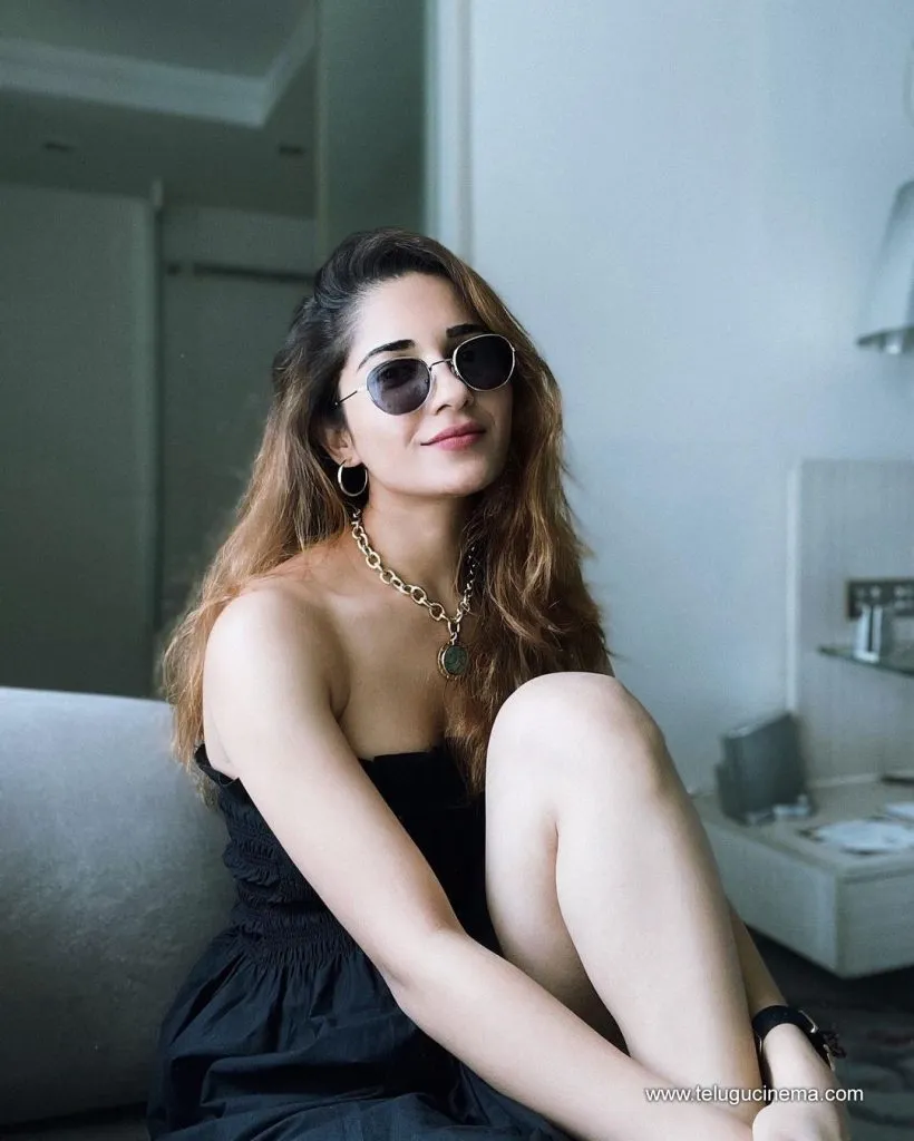 Ruhanisharma Stills 07082100001