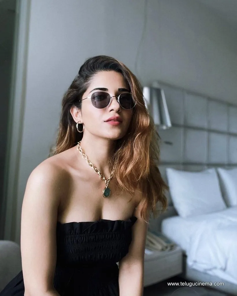 Ruhanisharma Stills 07082100002