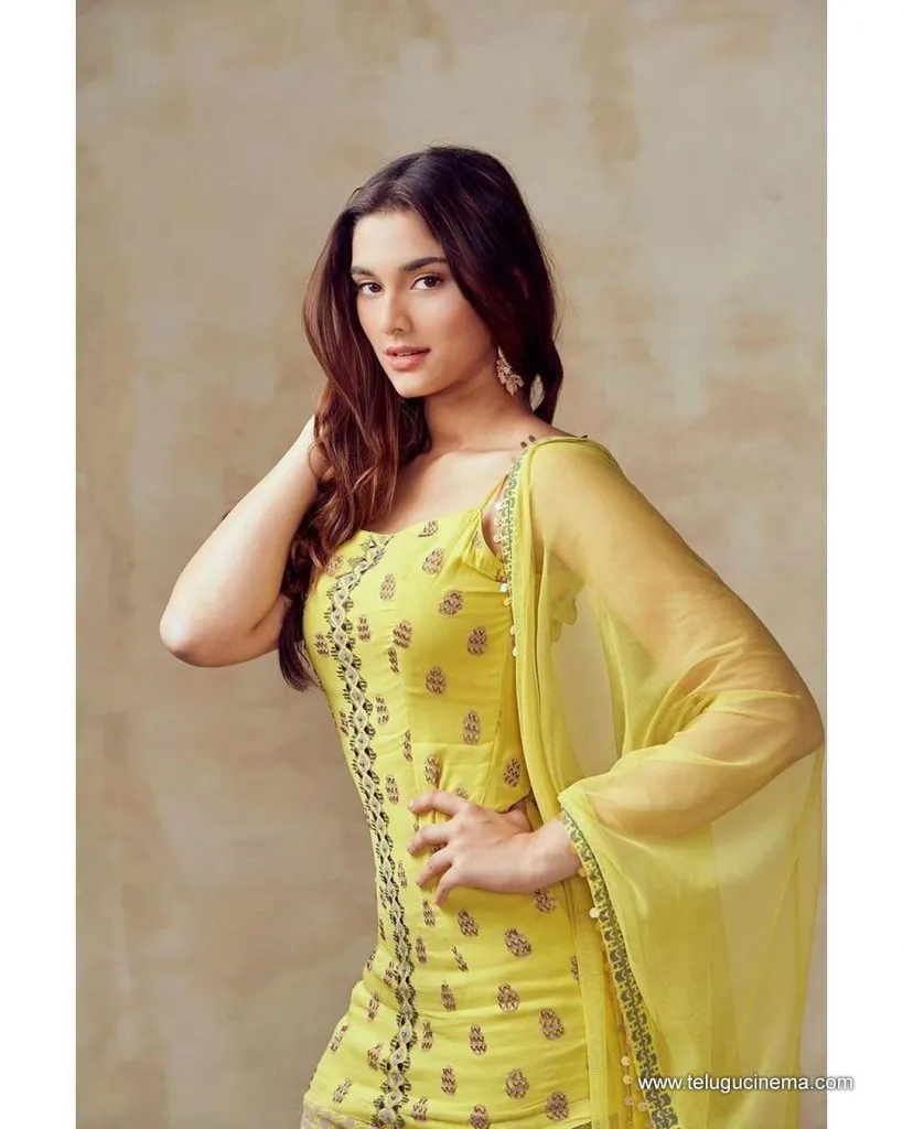 Saieemanjerkar Stills 23082100001