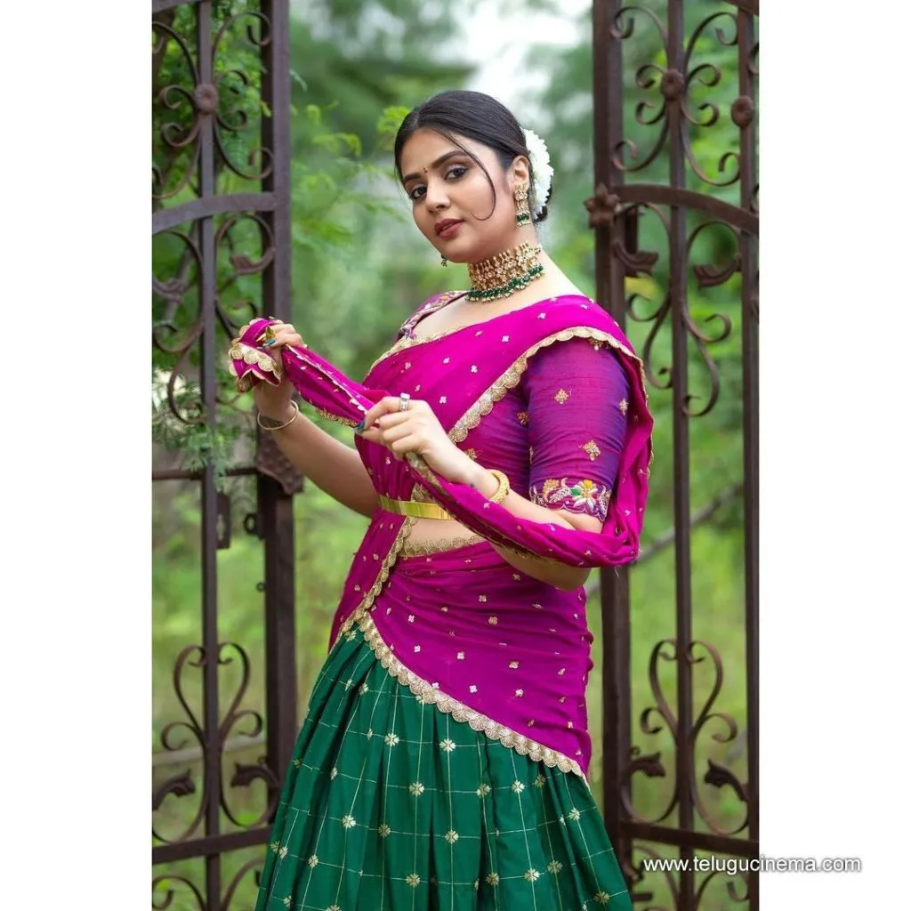 Shreemukhi Stills 26082100002