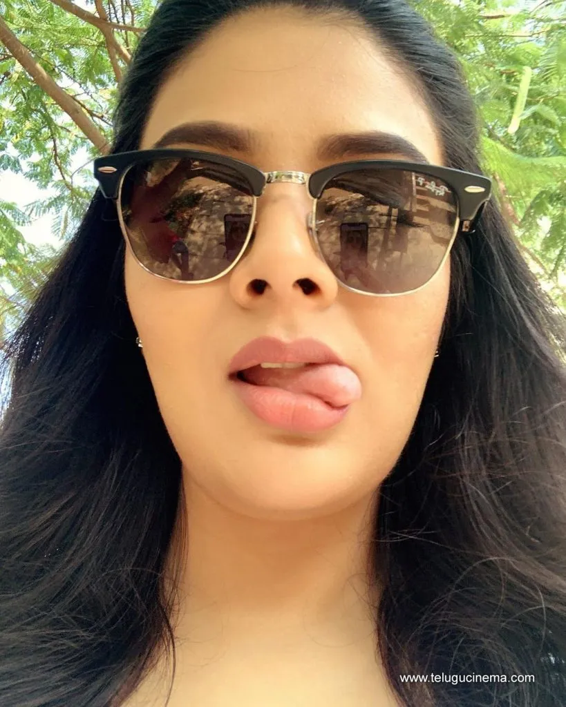 Sreemukhi Stills 19082100001