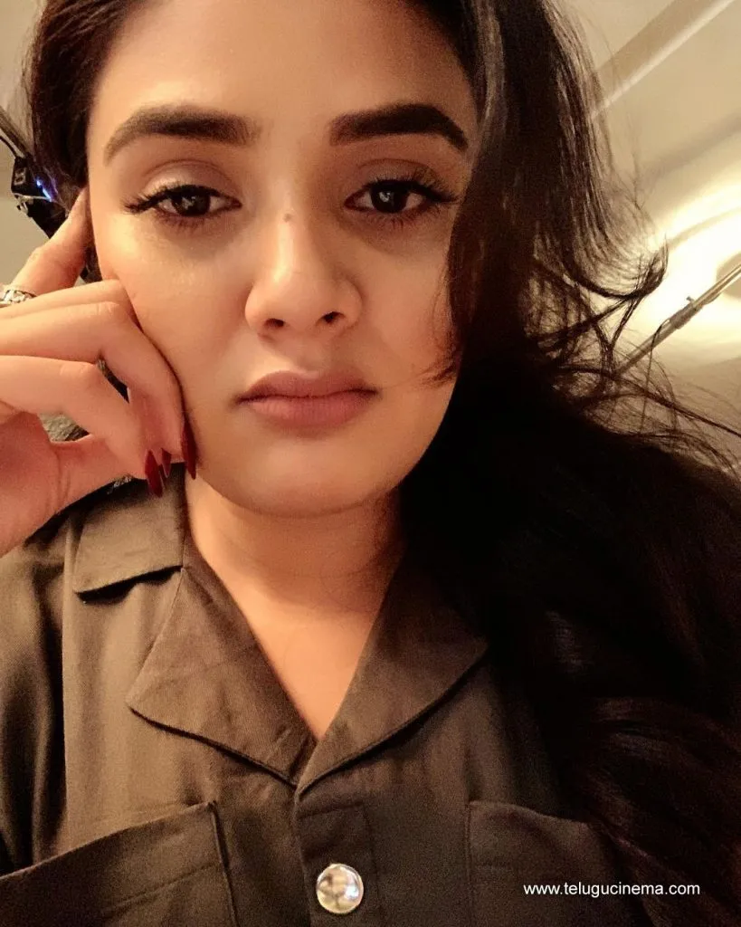 Sreemukhi Stills 19082100002