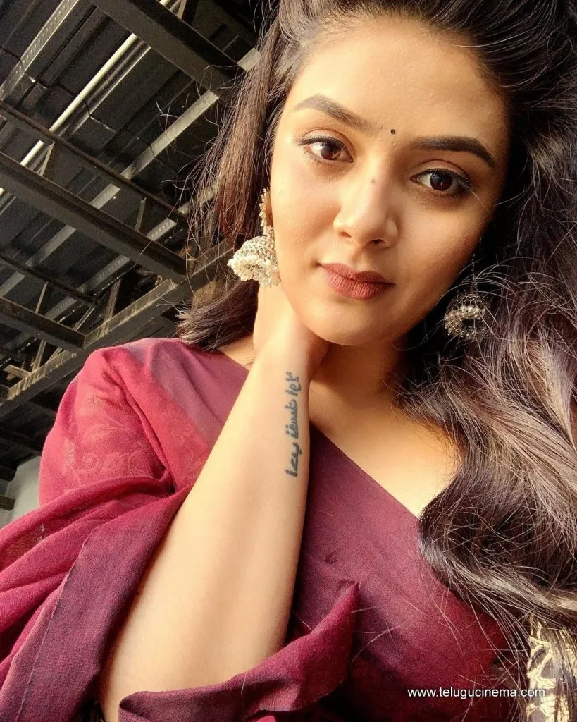 Sreemukhi Stills 19082100003