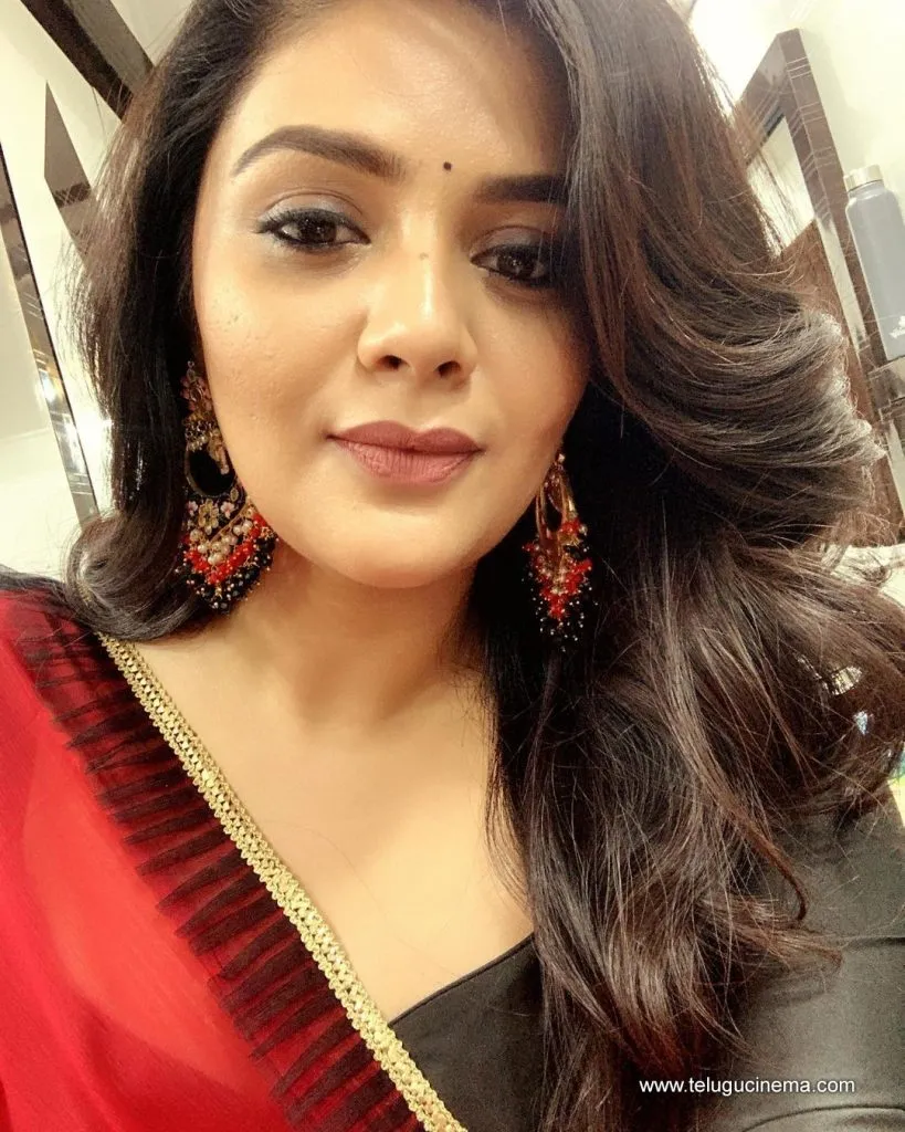 Sreemukhi Stills 19082100004