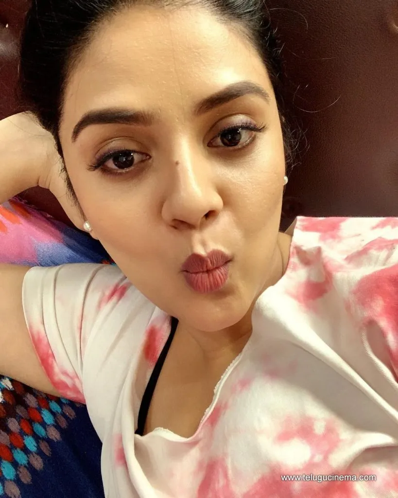 Sreemukhi Stills 19082100010