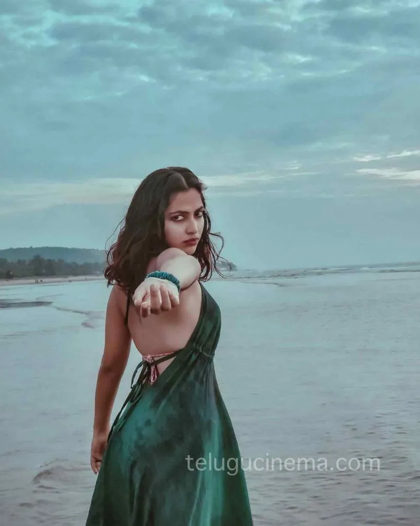 Amala Paul Beach Sep262