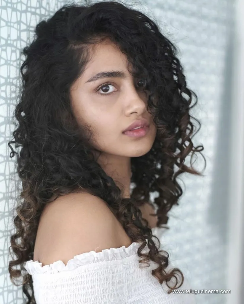 Anupamaparameshwaran Still 29092100001