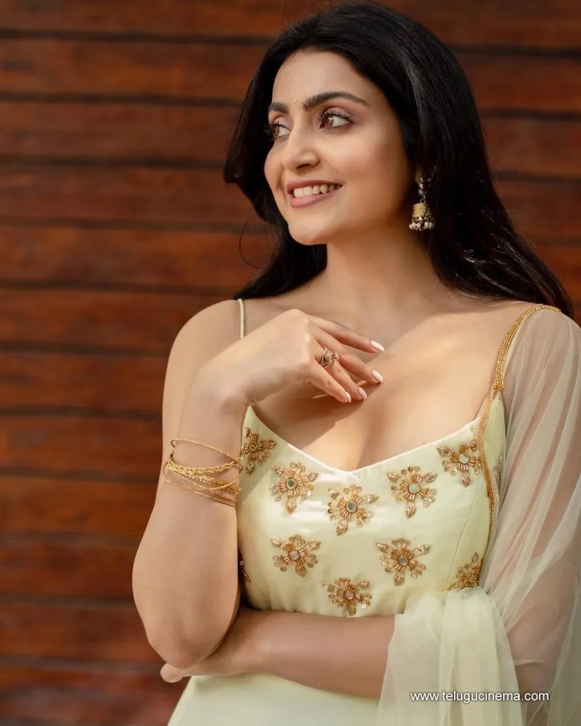 Avanthikamishra Stilla 25092100002