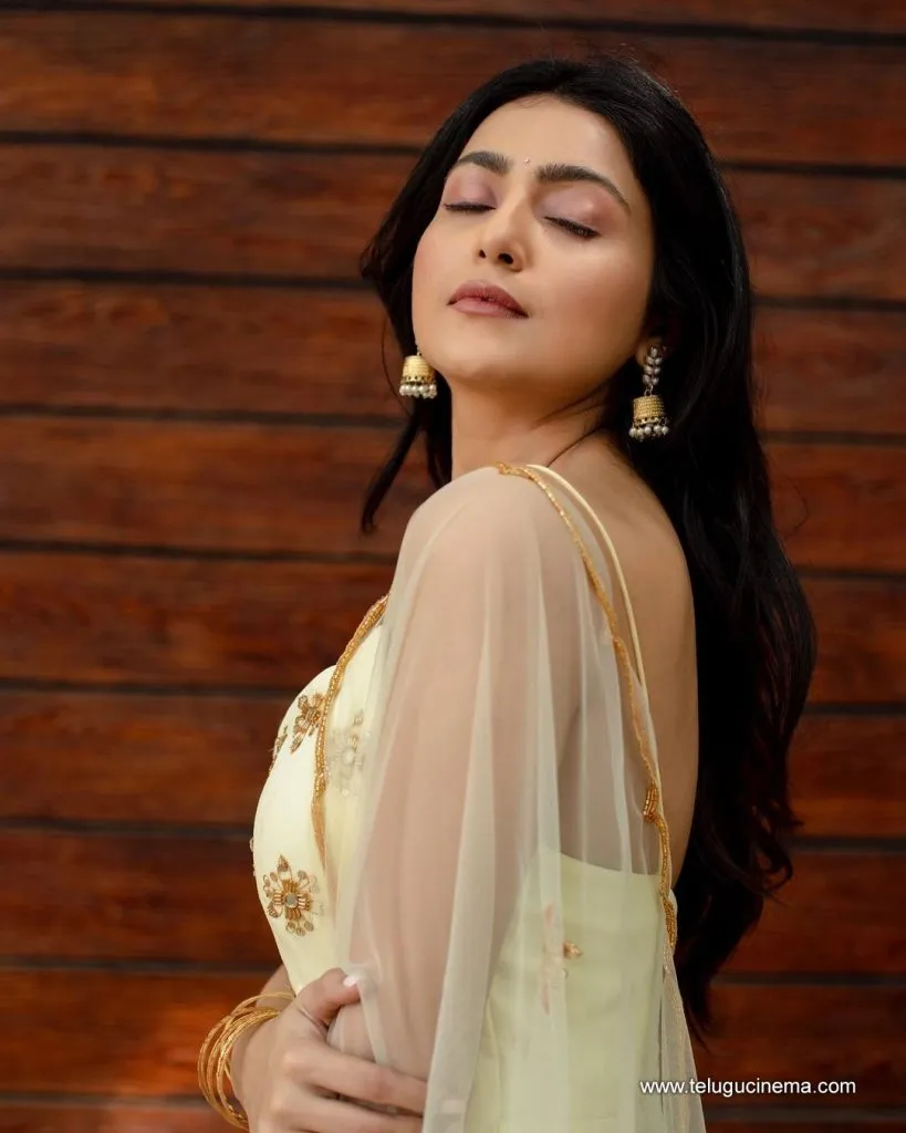Avanthikamishra Stilla 25092100004