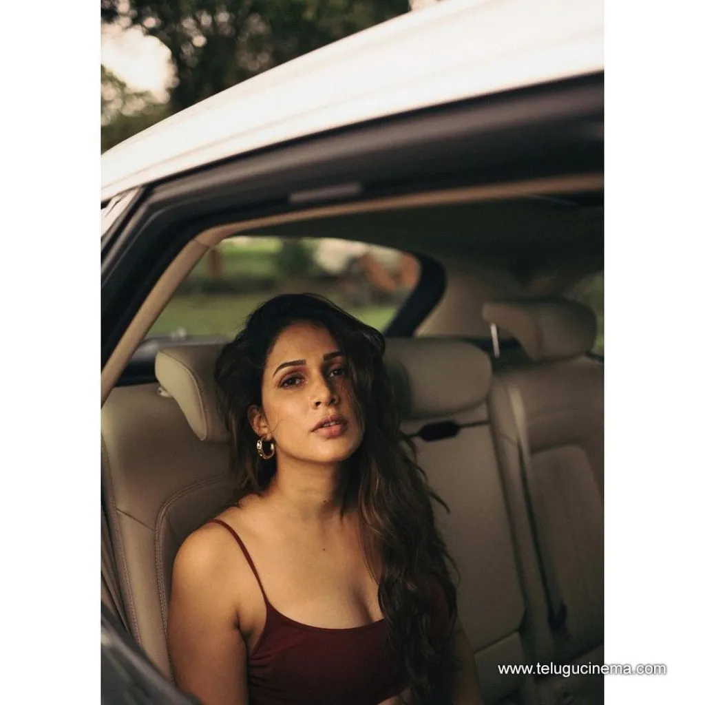 Lavanya Still 30092100002