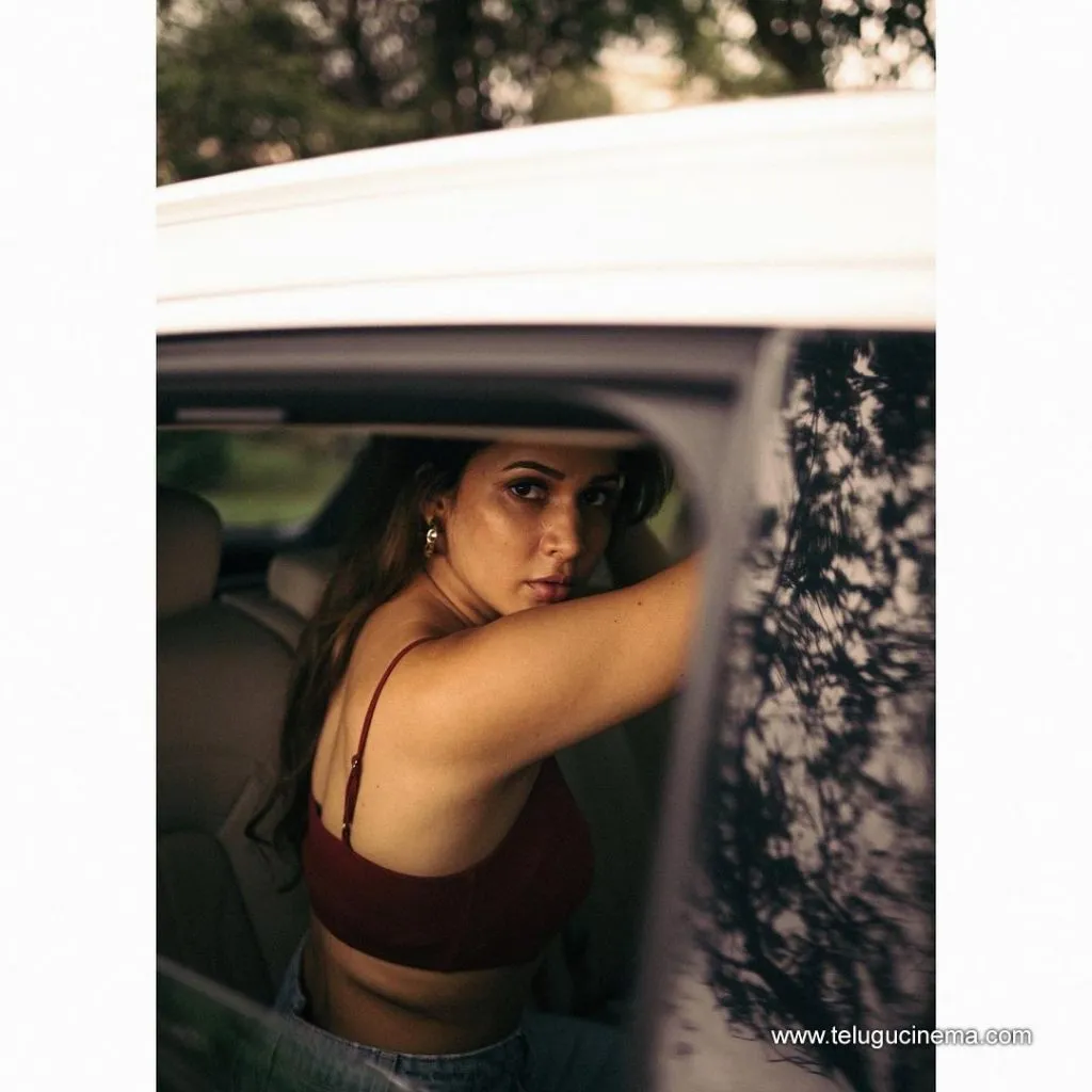 Lavanya Still 30092100003