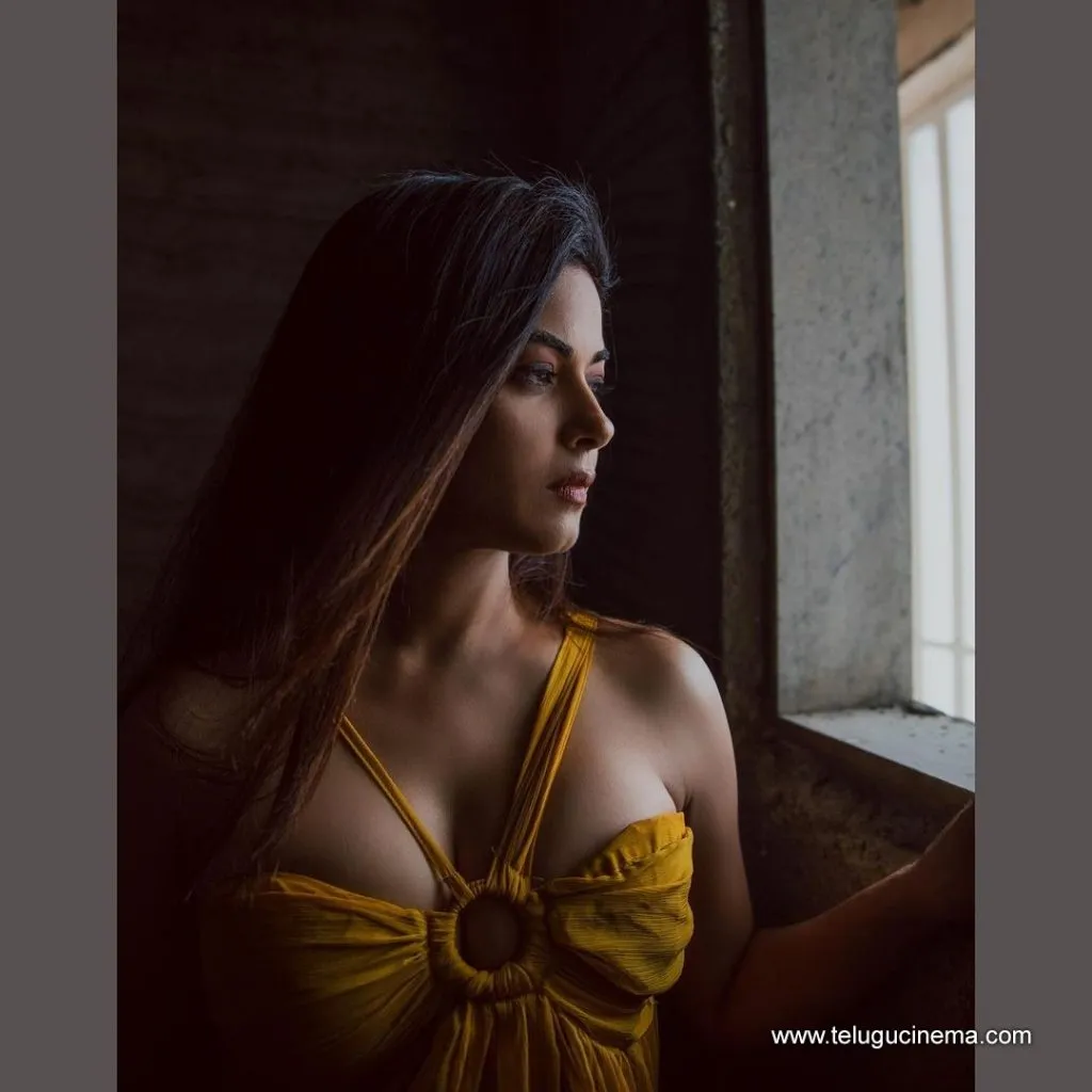Meerachopra Stills 11092100002