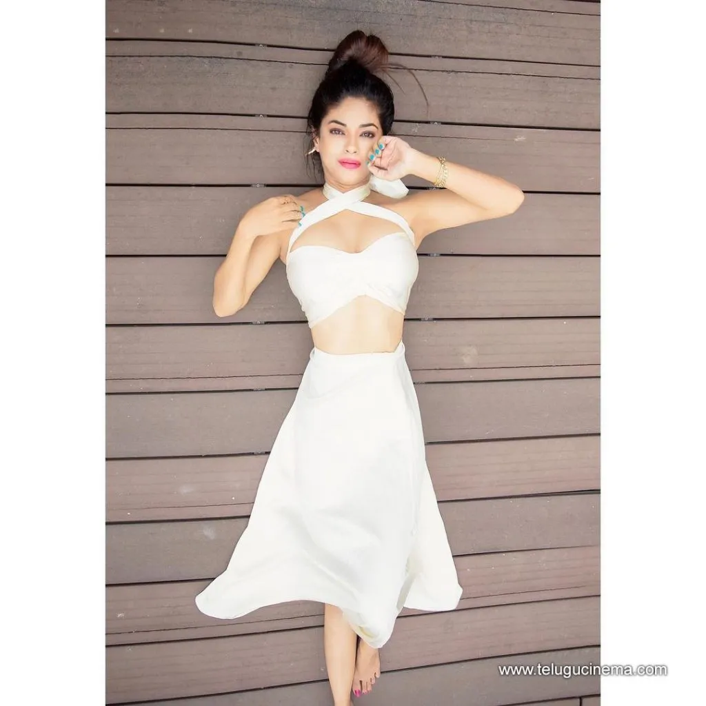 Meerachopra Stills 14092100002