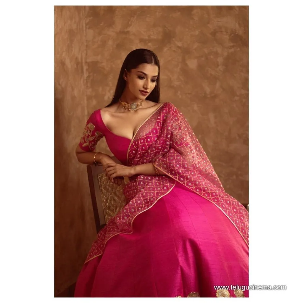 Minakshichaudary Still 27092100003