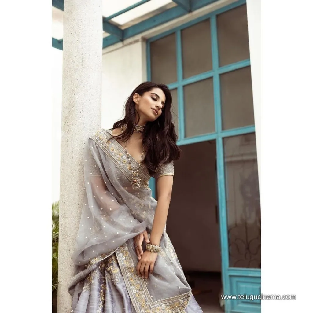 Minakshichaudary Still 27092100010