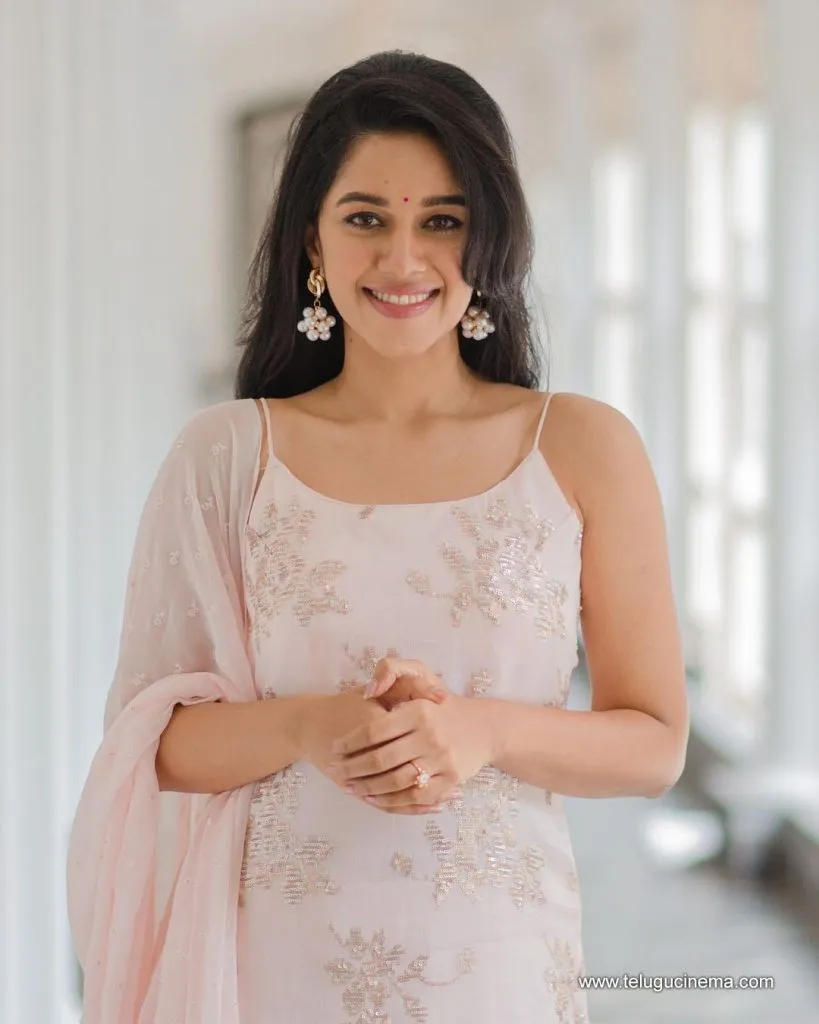 Mirnaliniravi Stills 07092100001