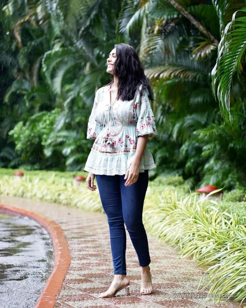 Mrunalthakur Stills 14092100002