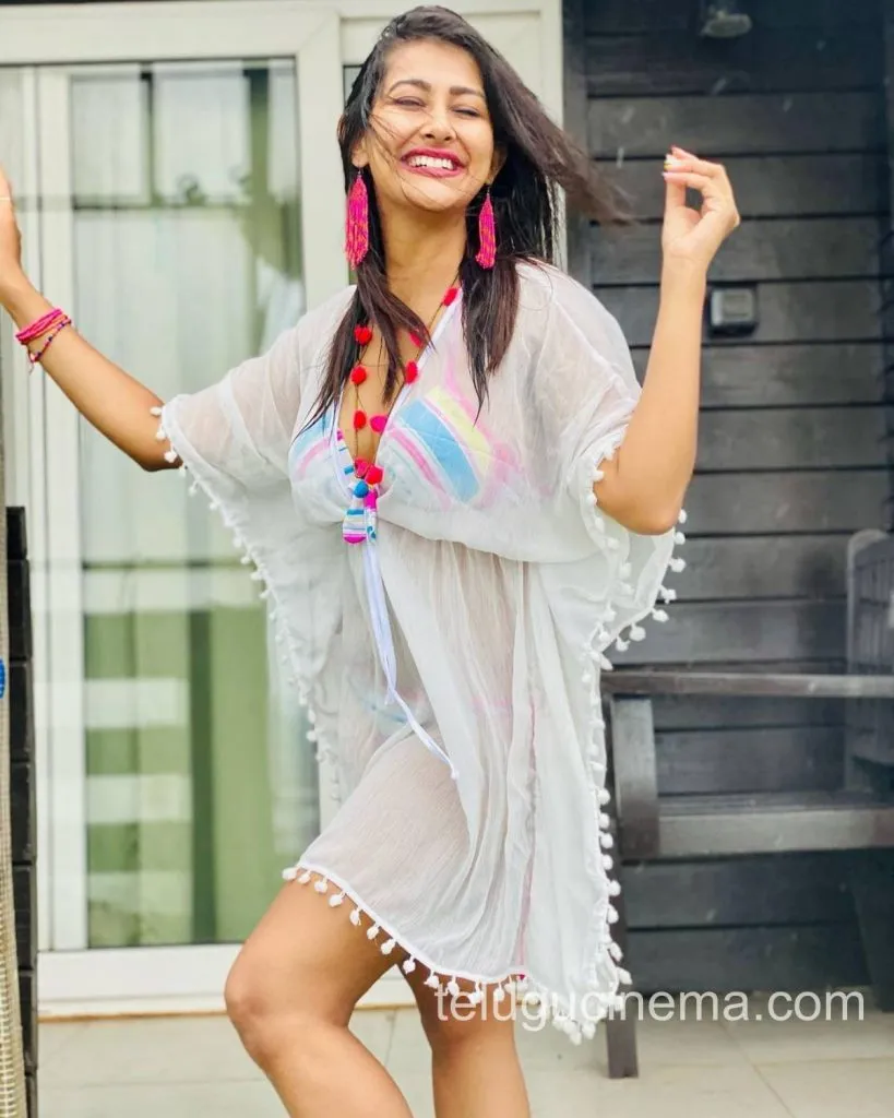 Pooja Jhaveri Sep012