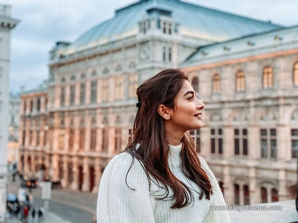 Poojahegde Stills 14092100001