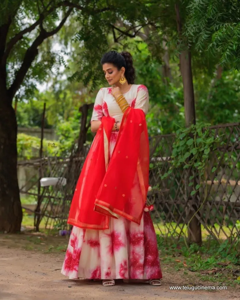 Priyamani Stilla 22092100001