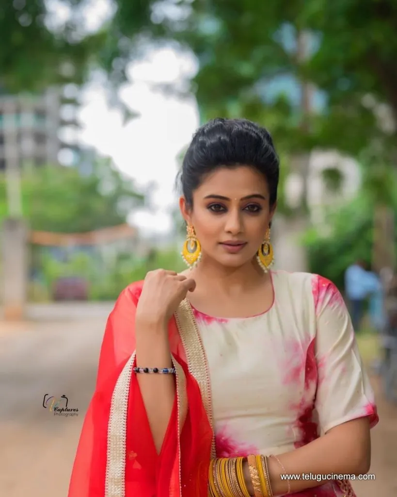 Priyamani Stilla 22092100004
