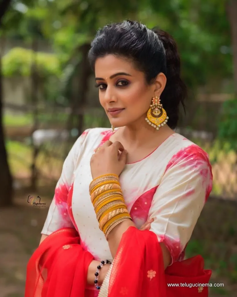 Priyamani Stilla 22092100005