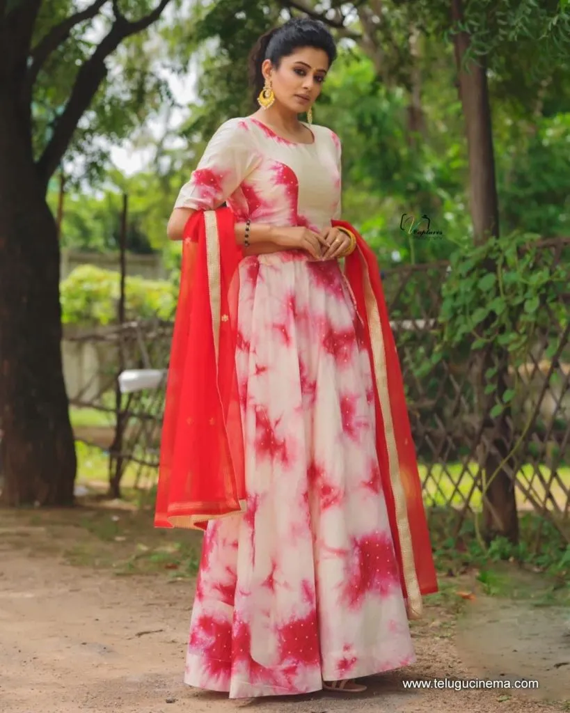 Priyamani Stilla 22092100006