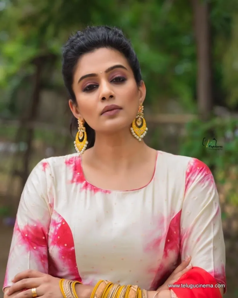 Priyamani Stilla 22092100007