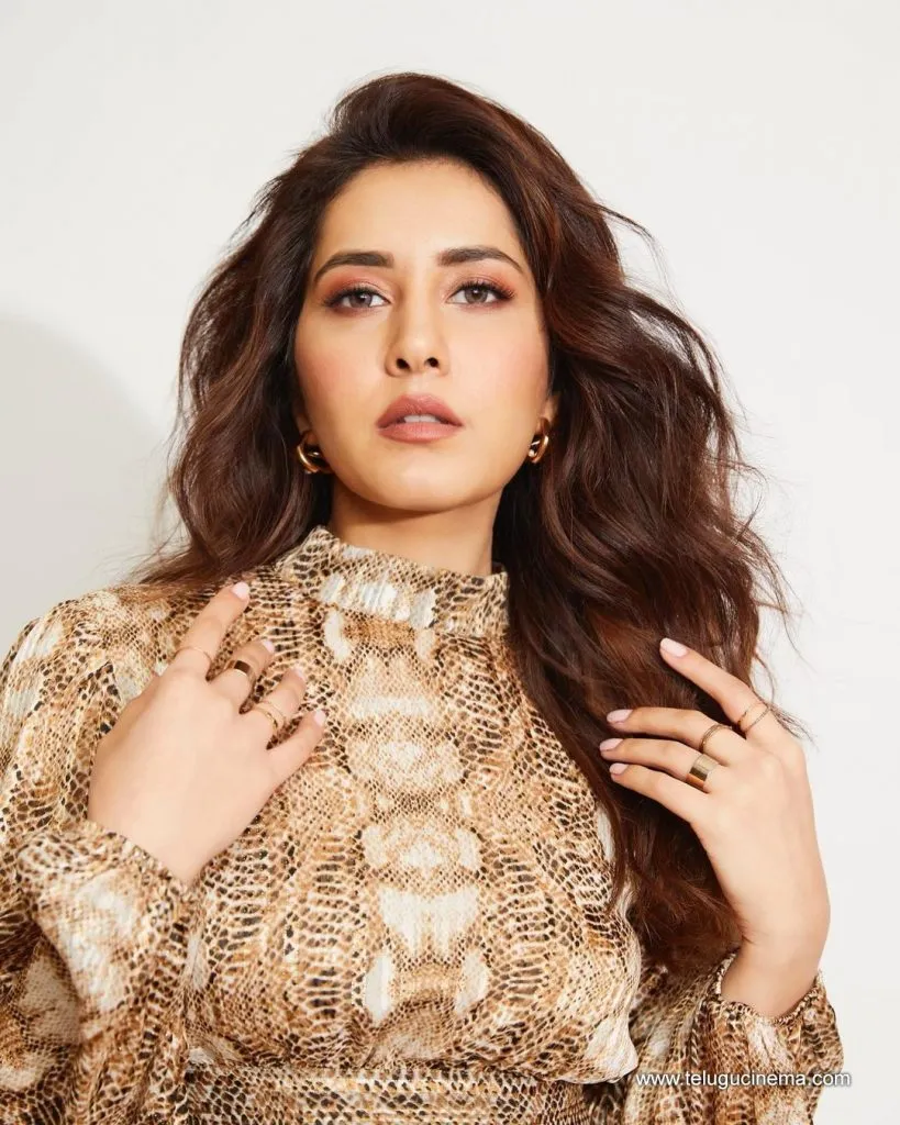 Raashikhanna Still 30092100006