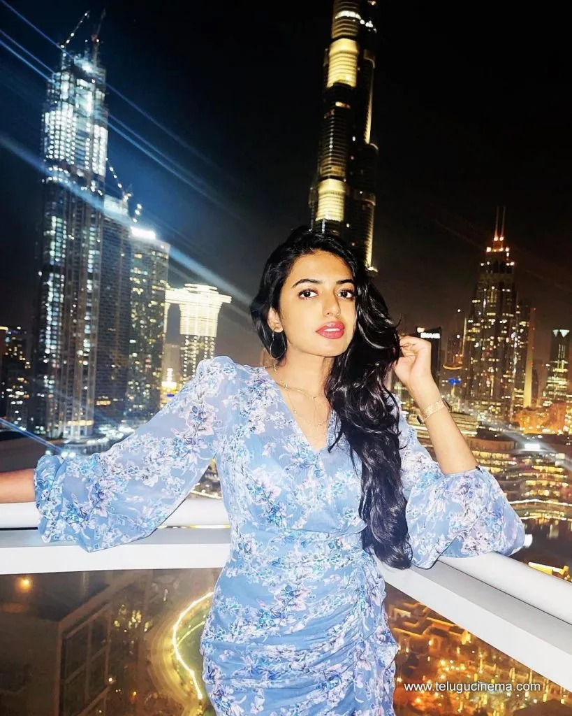 Shivani Stilla 22092100004