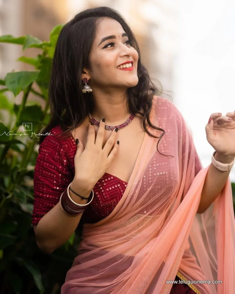 Deepthisunaina Stills 16102100003