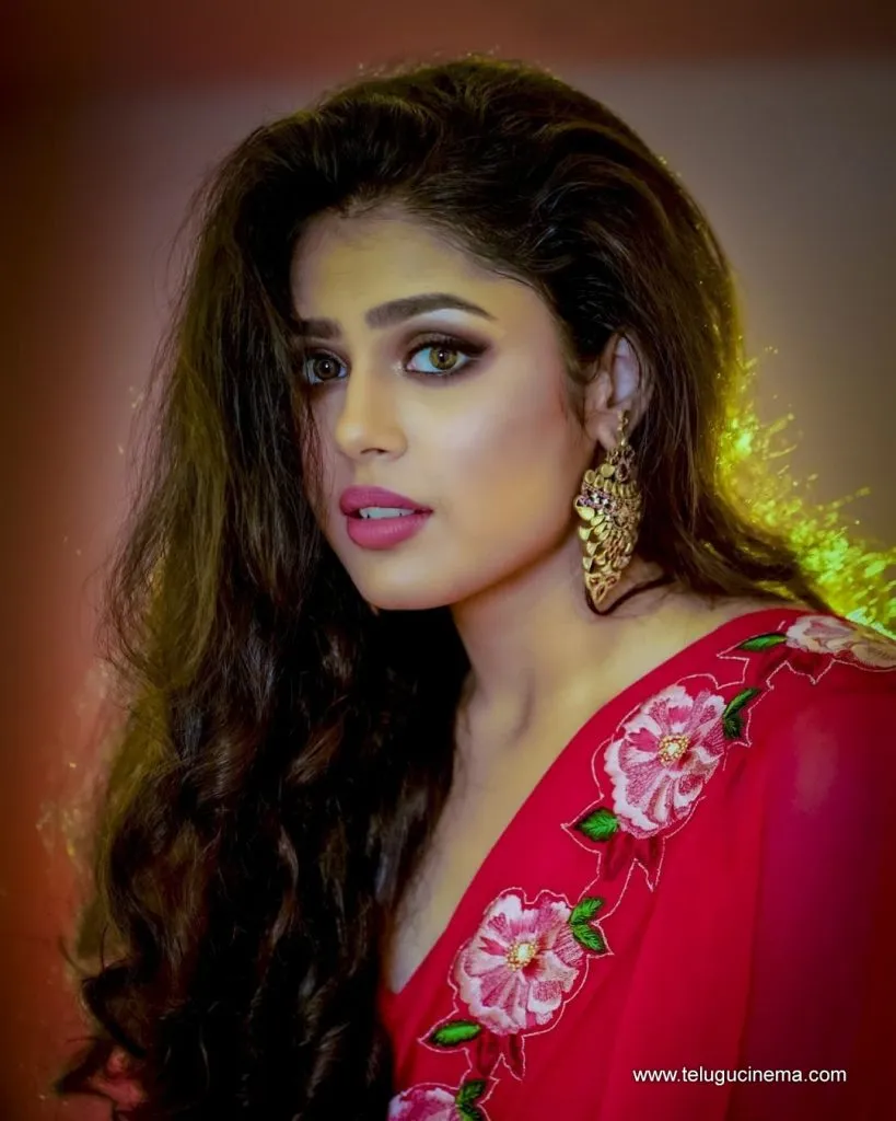 Faira Stills 12102100001