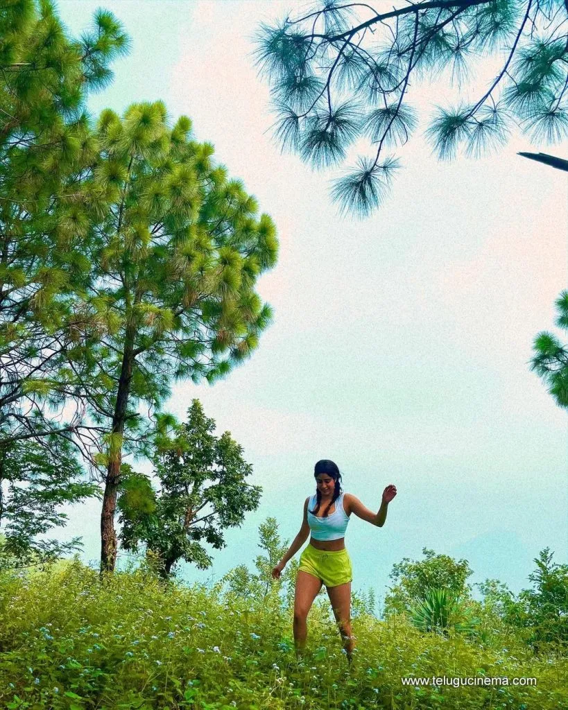 Janhavi Stills 02102100005