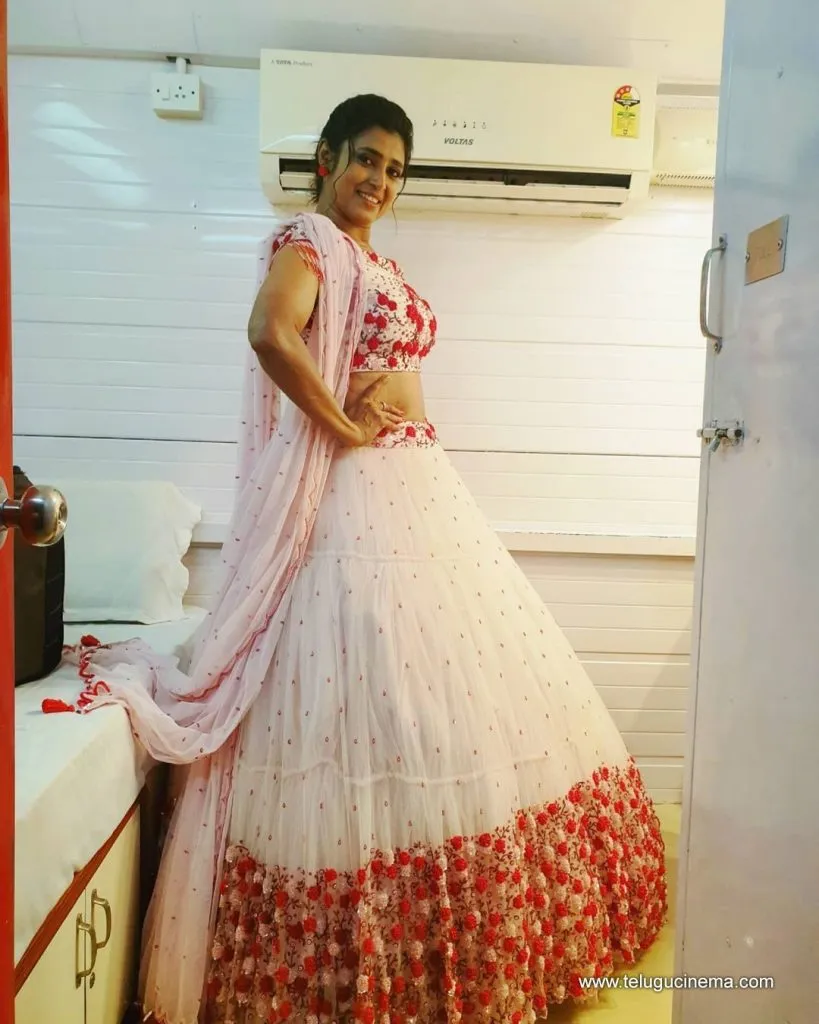 Kasthuri Stills 01102100003