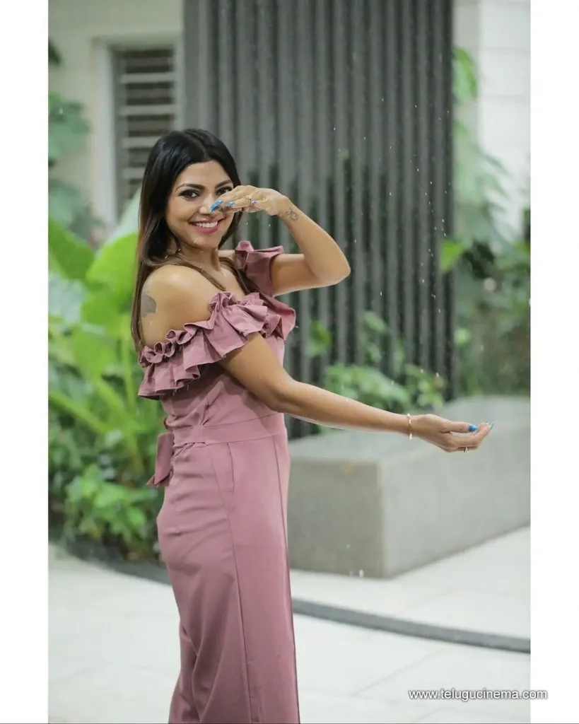 Lahari Stills 25102100001