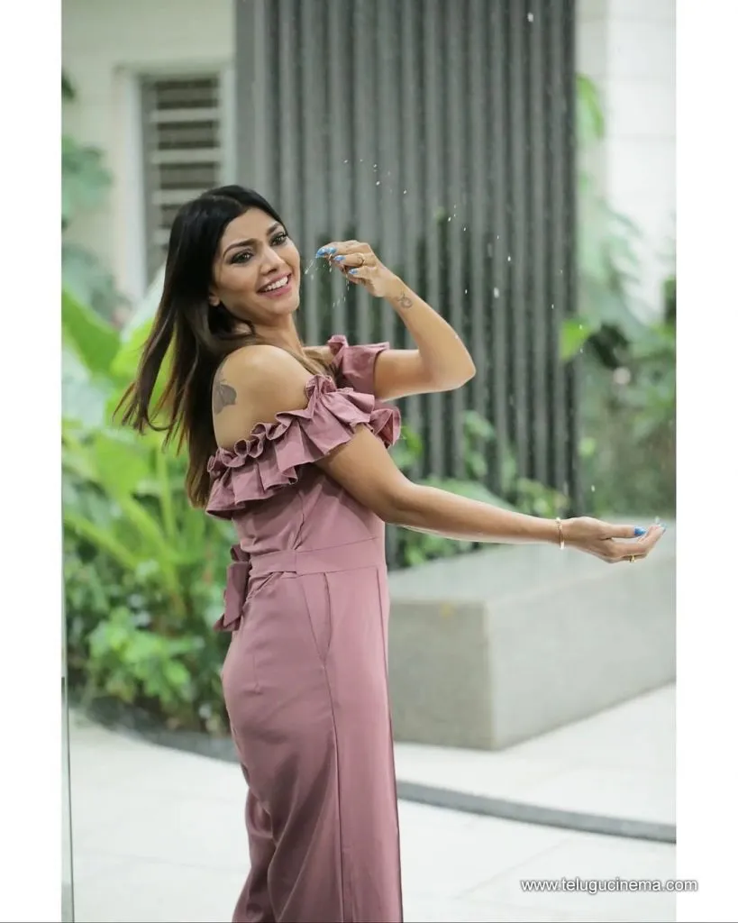 Lahari Stills 25102100002