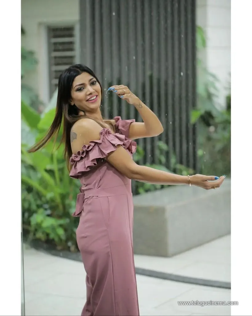 Lahari Stills 25102100003