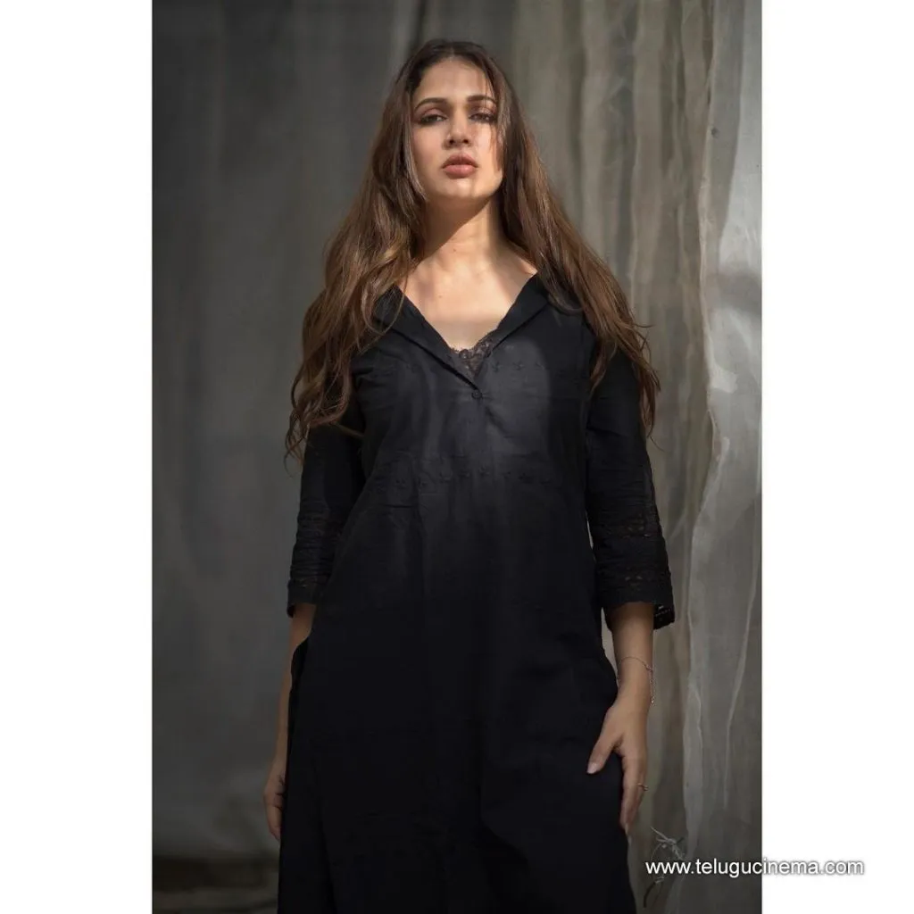 Lavanya Stills 17102100004