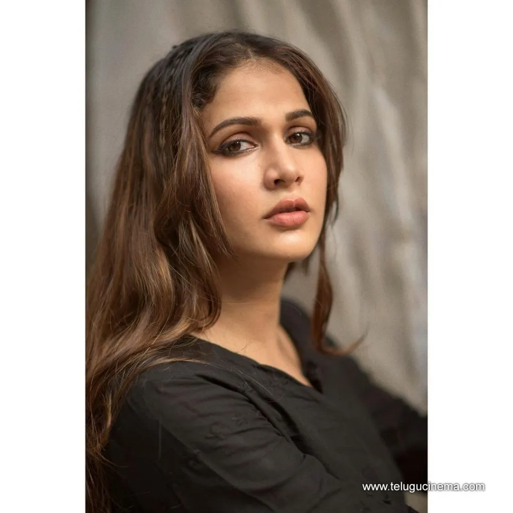 Lavanya Stills 17102100005