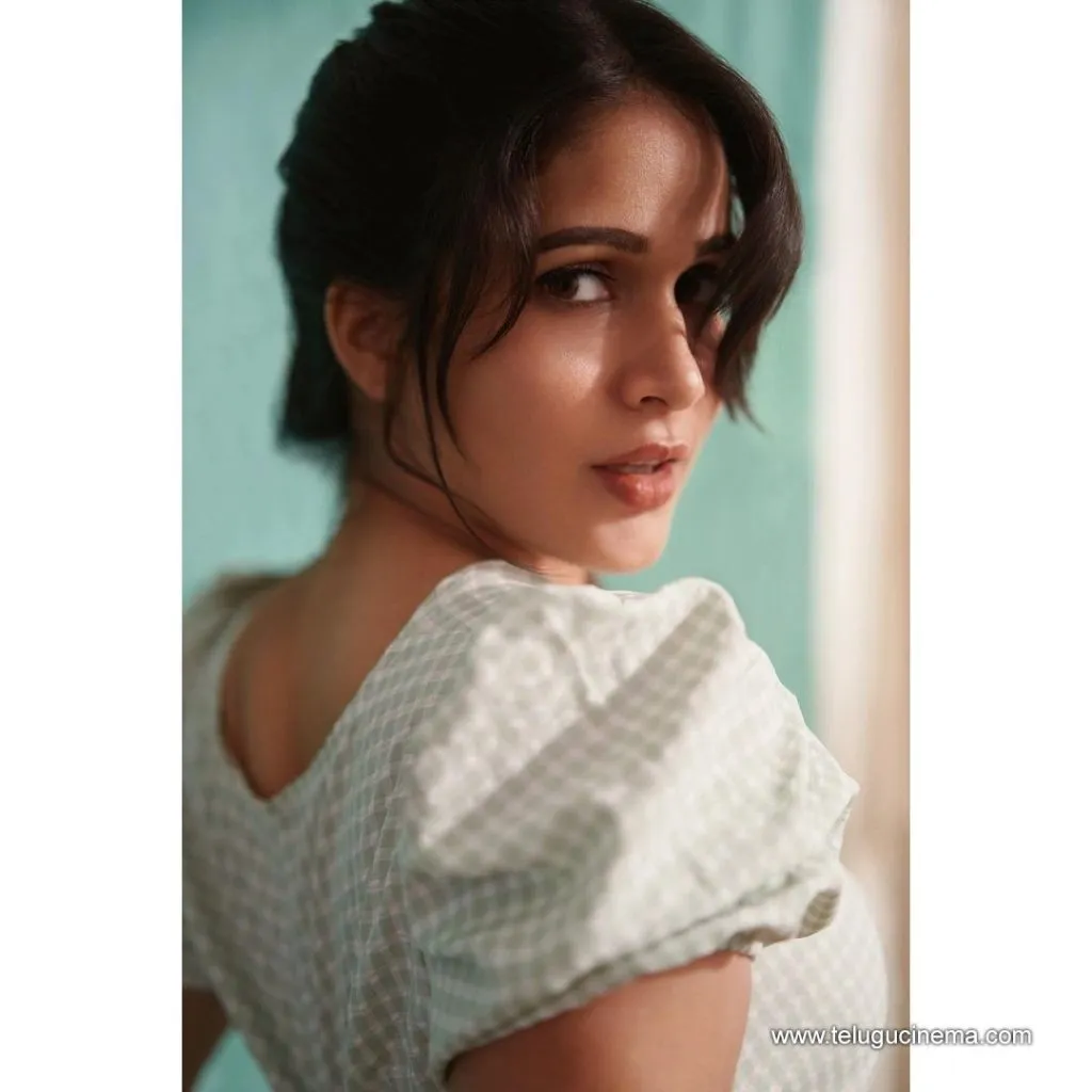 Lavanya Stills 17102100006