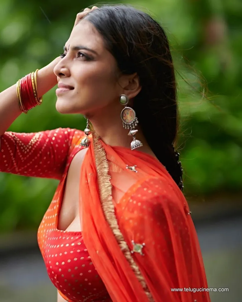 Malavika Stills 15102100003