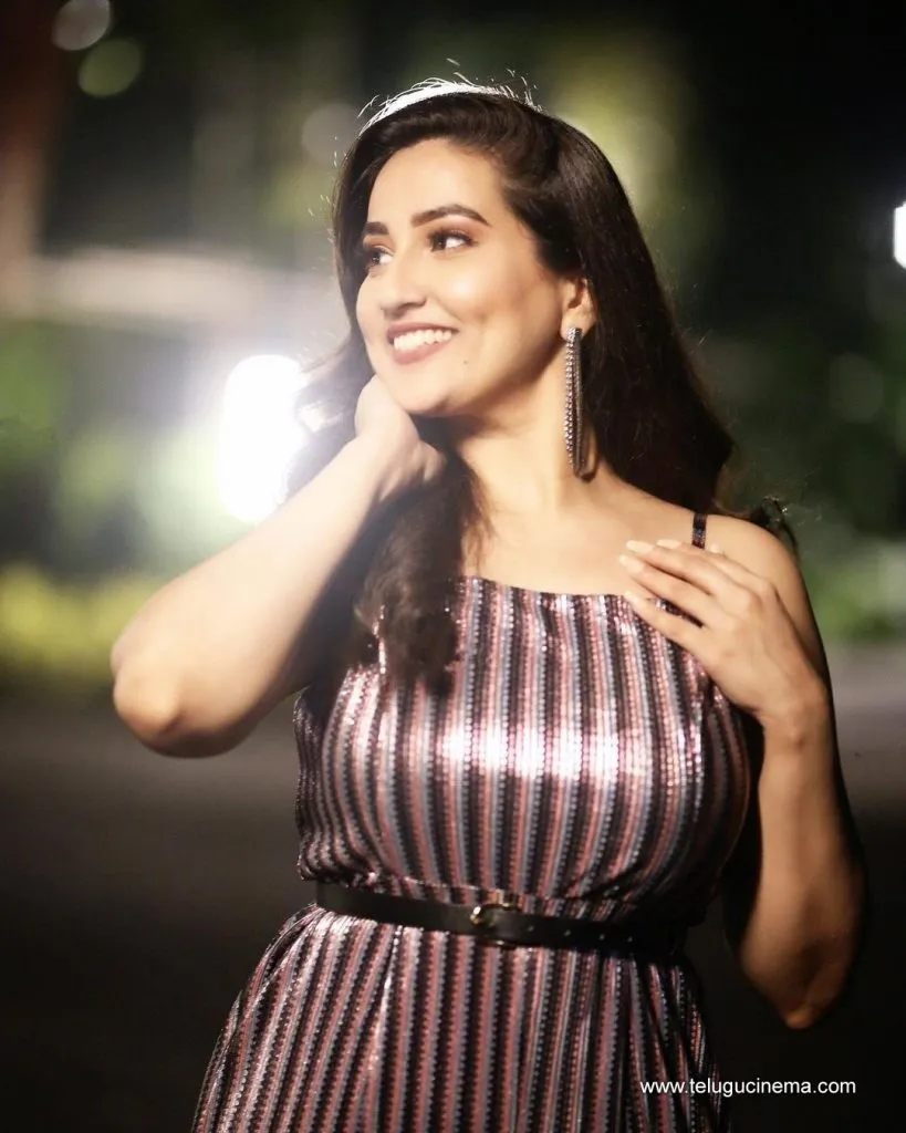 Manjusha Stills 18102100005