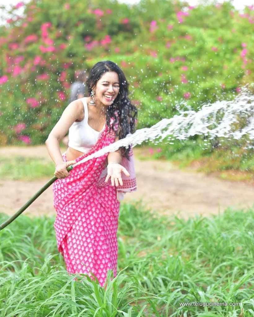 Mrinaliniravi Stills 16102100001